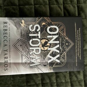 Onyx Storm Book by - Rebecca Yarros hardcover